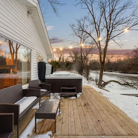 Cozy 3Br Cabin With Hot Tub On Nippersink Creek